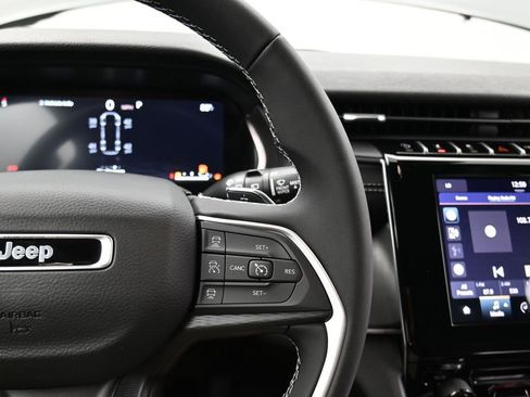 New 2025 Jeep Grand Cherokee L Laredo image 19