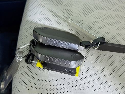 Used 2026 Kia Carnival EX image 36