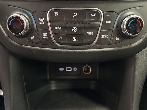 Used 2021 Chevrolet Equinox LT image 31