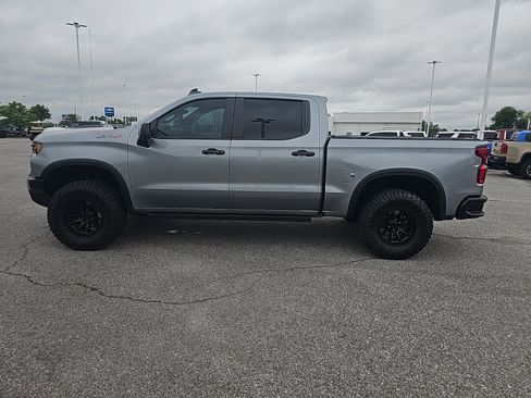 Used 2023 Chevrolet Silverado 1500 ZR2 w/ Technology Package AWD/4WD image 2