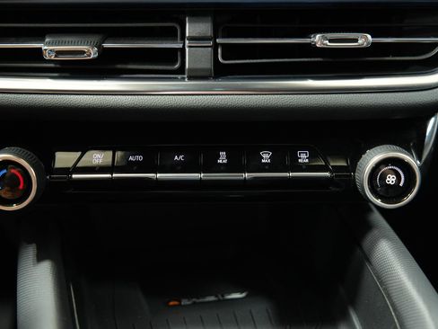 Used 2025 Chevrolet Equinox EV LT w/ Convenience Package image 38