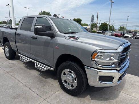 Used 2024 RAM 3500 Tradesman w/ Chrome Appearance Group AWD/4WD image 20