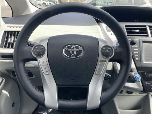 Used 2014 Toyota Prius V Five image 14