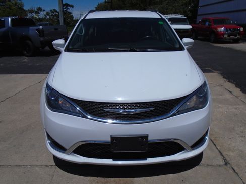 Used 2017 Chrysler Pacifica Touring-L FWD image 7