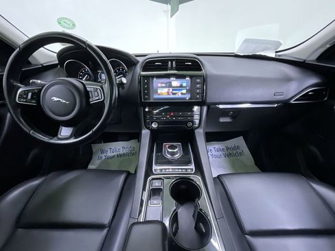 Used 2017 Jaguar F-PACE Premium image 19