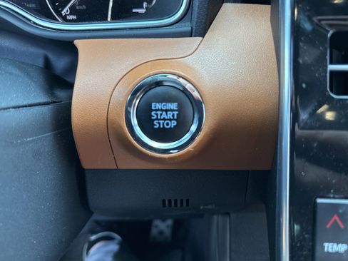 Used 2022 Toyota Avalon Touring w/ Advanced Safety Package image 19