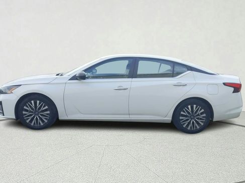 Used 2024 Nissan Altima 2.5 SV image 4