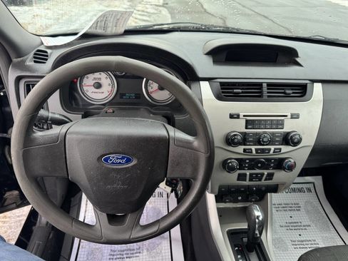 Used 2011 Ford Focus SE w/ Sedan SE Appearance Pkg image 4