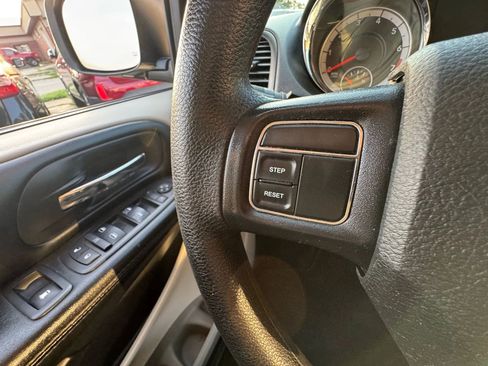 Used 2019 Dodge Grand Caravan SE image 31