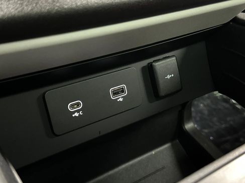 Used 2020 Land Rover Defender 110 First Edition image 34