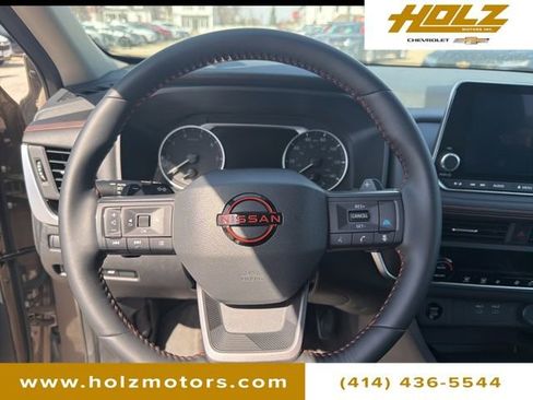 Used 2025 Nissan Rogue SV image 16