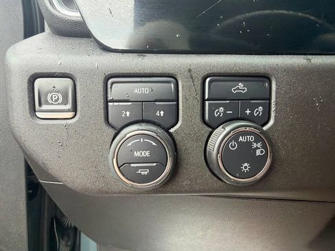 Used 2025 Chevrolet Silverado 1500 LT AWD/4WD image 30