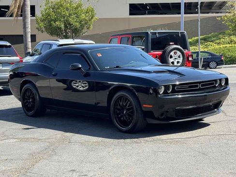 Used 2020 Dodge Challenger SXT RWD image 4