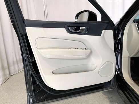 Used 2021 Volvo XC60 T5 Momentum w/ Protection Package Premier FWD image 21
