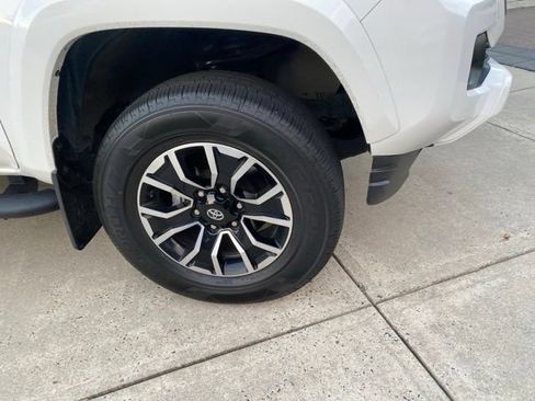 Used 2021 Toyota Tacoma TRD Sport w/ Technology Package AWD/4WD image 25