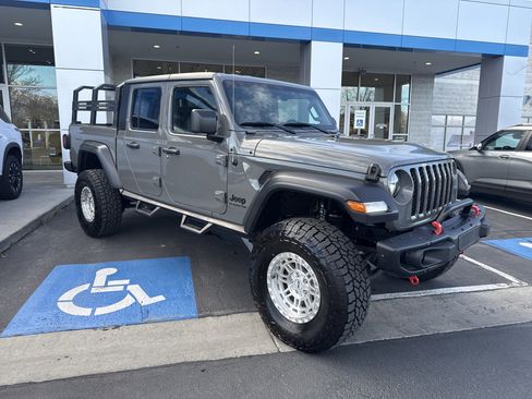 Used 2021 Jeep Gladiator Sport image 7
