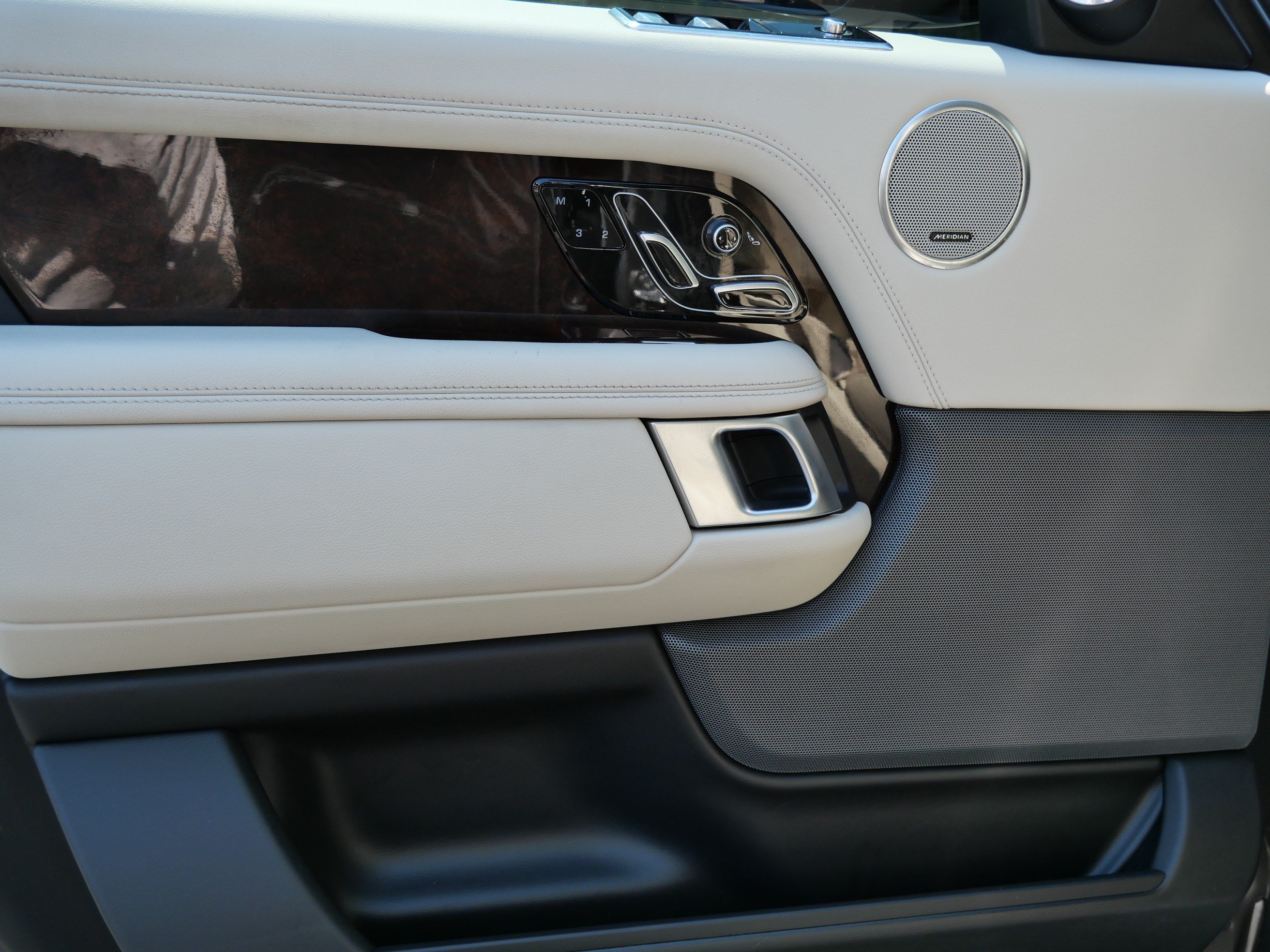 Used 2021 Land Rover Range Rover AWD/4WD image 12