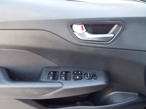 Used 2021 Hyundai Accent SE image 21