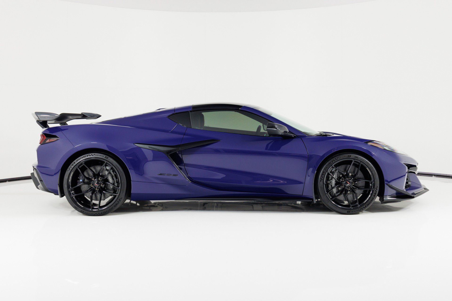 Used 2026 Chevrolet Corvette Z06 w/ Z07 Performance Package RWD image 2