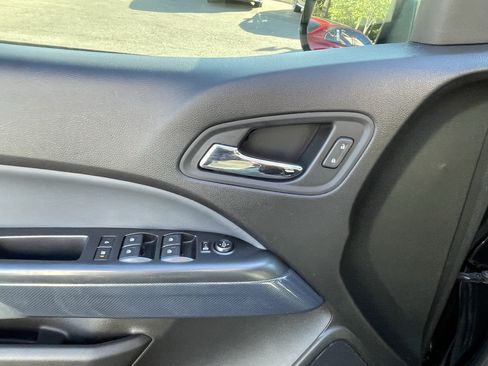 Used 2019 Chevrolet Colorado Z71 w/ Z71 Midnight Edition AWD/4WD image 14