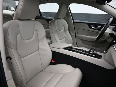 Used 2024 Volvo S60 B5 Ultimate image 31