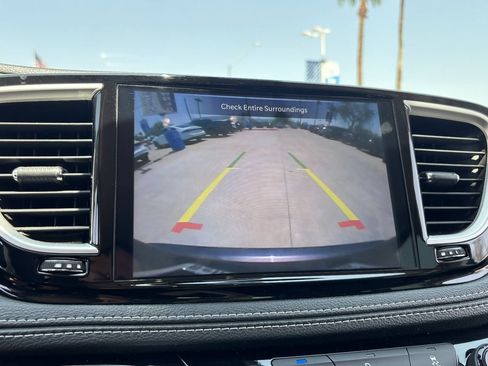 Used 2023 Chrysler Pacifica Touring-L FWD image 22