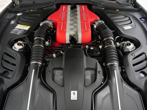 Used 2017 Ferrari GTC4Lusso AWD/4WD image 12