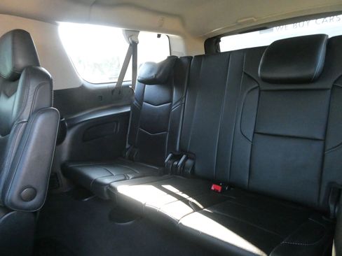 Used 2019 Cadillac Escalade ESV Luxury image 33