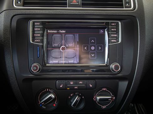 Used 2017 Volkswagen Jetta SE image 40