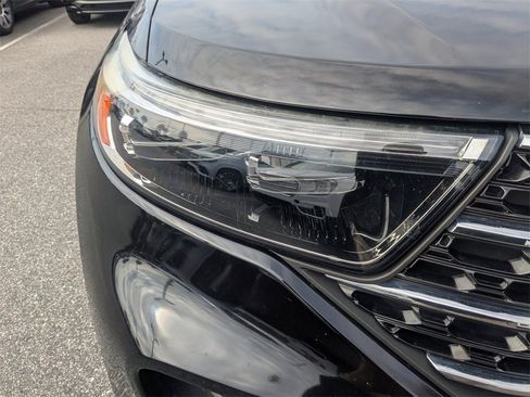 Used 2020 Ford Explorer XLT image 10