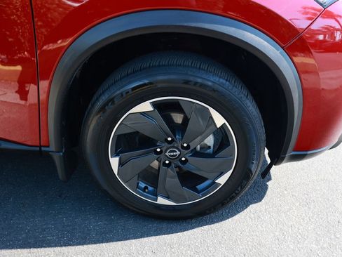 Used 2025 Nissan Rogue SV FWD image 8