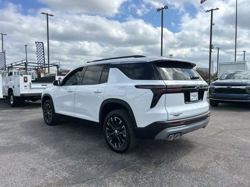 New 2026 Chevrolet Traverse LT w/ Sun and Wheel Package FWD image 5