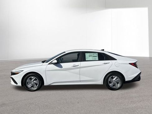 New 2026 Hyundai Elantra SE FWD image 14