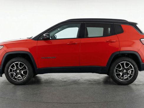 Used 2025 Jeep Compass Trailhawk AWD/4WD image 5