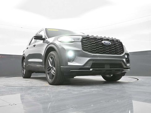 Used 2025 Ford Explorer ST-Line w/ ST-Line Street Pack AWD/4WD image 37