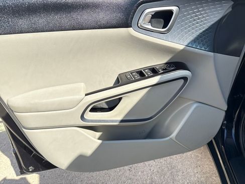 Used 2023 Kia Soul EX image 10