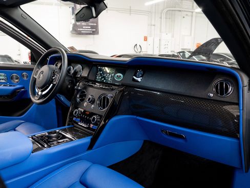 Used 2023 Rolls-Royce Cullinan Black Badge w/ Driver's Package image 28