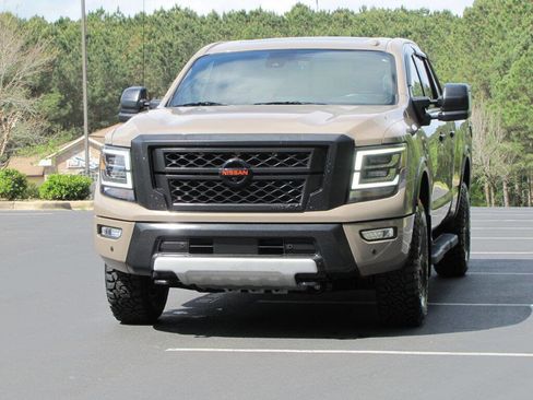 Used 2021 Nissan Titan PRO-4X w/ Pro-4x Convenience Package image 9