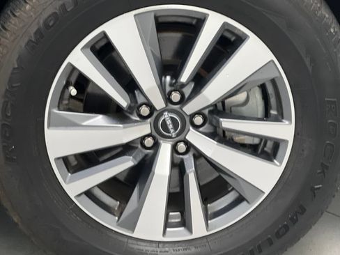 Used 2025 Nissan Pathfinder SL FWD image 81