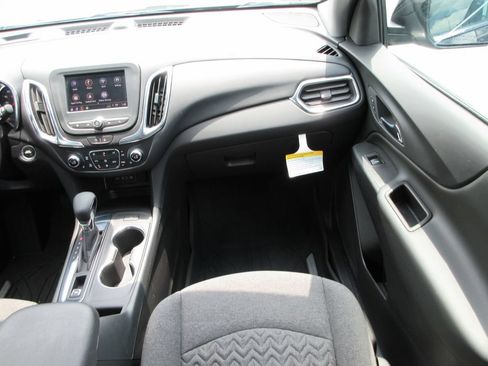 Used 2024 Chevrolet Equinox LT FWD image 17