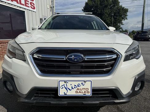 Used 2019 Subaru Outback 2.5i Touring AWD/4WD image 4