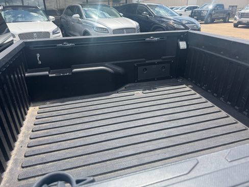 Used 2018 Toyota Tacoma SR5 RWD image 10
