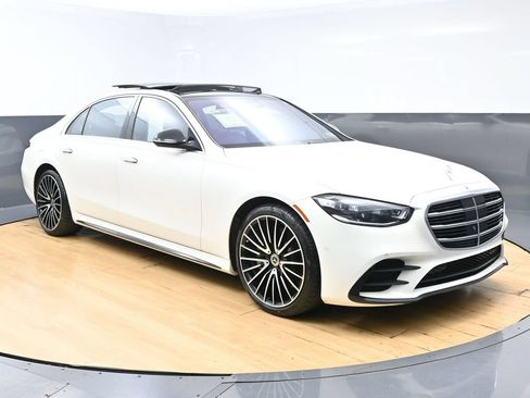 Used 2022 Mercedes-Benz S 500 4MATIC image 3
