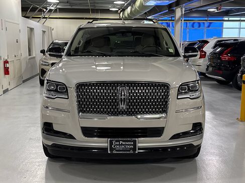 Used 2023 Lincoln Navigator Reserve AWD/4WD image 6