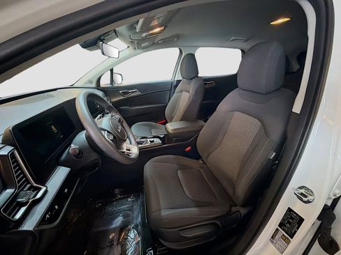 Used 2024 Kia Sportage LX image 13