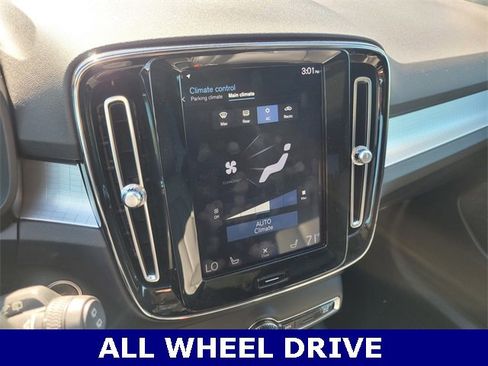 Used 2019 Volvo XC40 T5 Momentum image 20