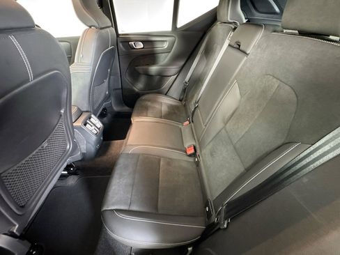 Used 2023 Volvo XC40 Recharge Plus image 23