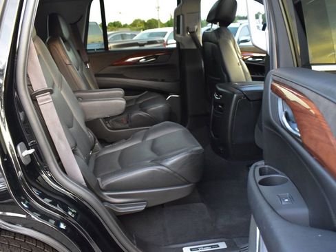 Used 2016 Cadillac Escalade Premium image 22