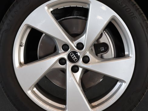 Certified 2025 Audi Q5 Prestige AWD/4WD image 7