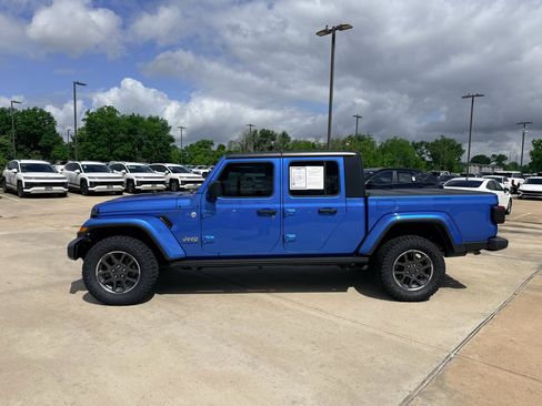 Used 2020 Jeep Gladiator Overland w/ Dual Top Group AWD/4WD image 8